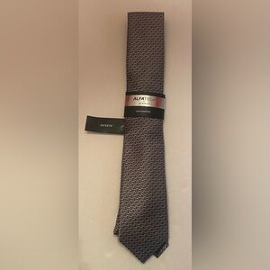 NWT Alfani Alfatech Men's Gray and Black Tie
